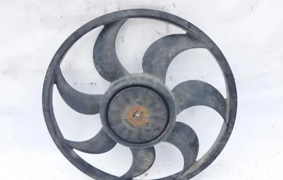 Chrysler PT Cruiser Radiator cooling fan shroud 4569631