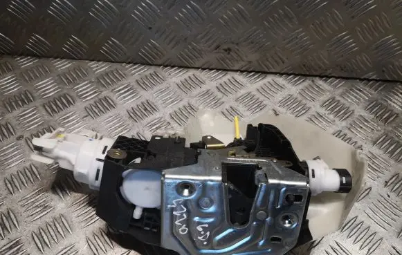 Mercedes-Benz S W220 Rear door lock 2207305835 A2207305835