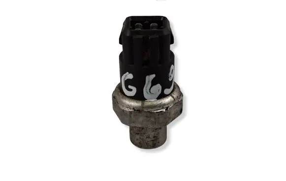 Volkswagen PASSAT B3 Air conditioning (A/C) pressure sensor 8D0959482B