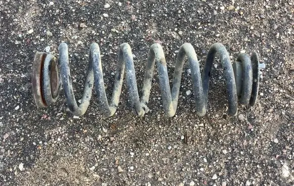 Jeep Cherokee Rear coil spring OEM