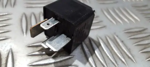 Volkswagen Polo III 6N 6N2 6NF Other relay 7M0951253A 95VW10K705CA