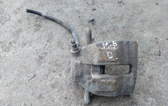 Mercedes-Benz C W203 Front brake caliper