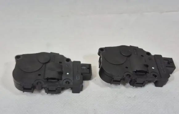 Mercedes-Benz C W204 Air flap motor/actuator 18062012 K9749006 EF8430