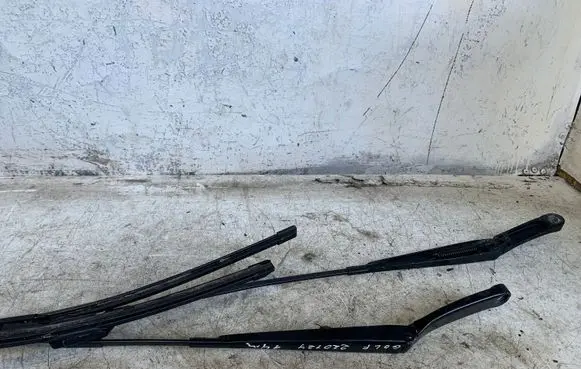 Volkswagen Golf VII Windshield/front glass wiper blade 