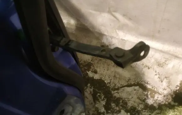 Mazda 3 I Front door check strap stopper 
