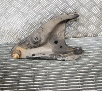 Dacia Sandero Front lower control arm/wishbone