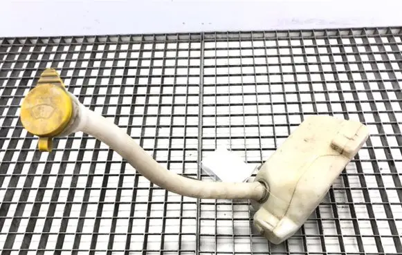 Windshield washer fluid reservoir/tank