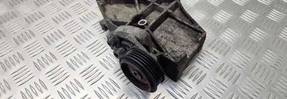Volkswagen PASSAT B5 A/C compressor mount bracket 028260885A 523940