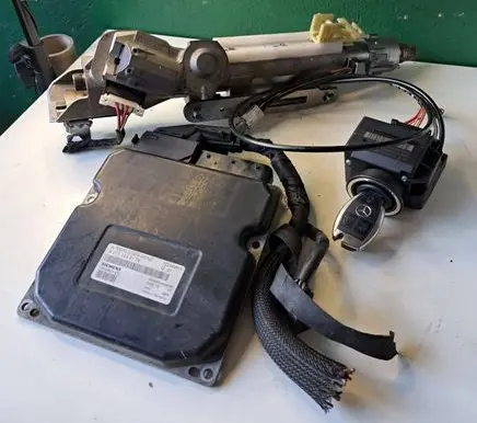 Mercedes-Benz E W211 Engine ECU kit and lock set 2115451408 33002209