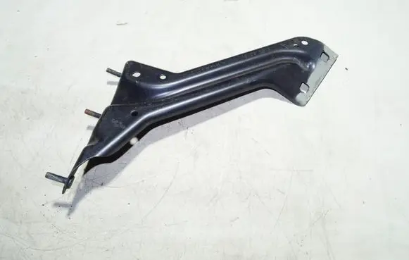 Fender mounting bracket