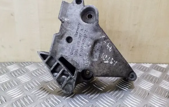 Volkswagen Touran I Engine mounting bracket 03G199207A