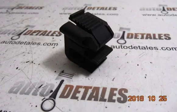Mercedes-Benz E W210 Radiator mount bracket A2105040146