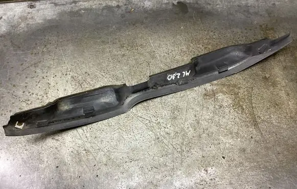 Mercedes-Benz ML W163 Fender end trim A1638800224