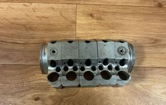 Volkswagen Caddy Camshaft holder U0829