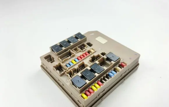 Renault Clio III Fuse module 674658A