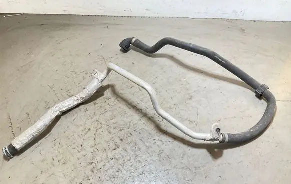 Engine coolant pipe/hose