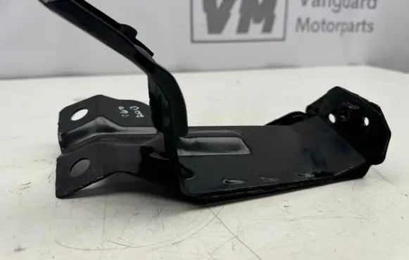 Radiator mount bracket