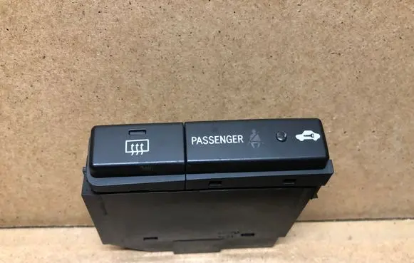 Toyota Avensis T250 Windscreen/window heater switch 8479005130C