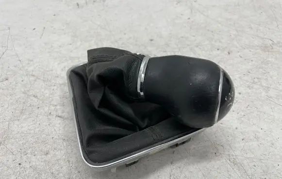 Seat Toledo IV (NH) Gear lever shifter trim leather/knob 6JB711113Q