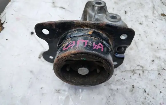 Chevrolet Captiva Engine mounting bracket