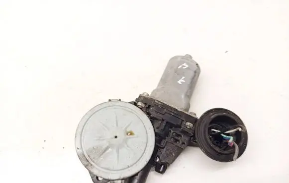 Lexus RX 300 Front door window regulator motor 