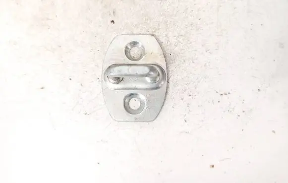 Toyota RAV 4 (XA30) Front door lock loop/hook striker 