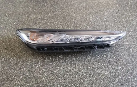 Hyundai Kona I Headlight/headlamp 92208J9000