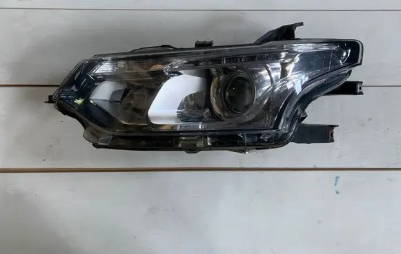 Mitsubishi Outlander Headlight/headlamp 4B45X8301C2 L0094E 4B45X