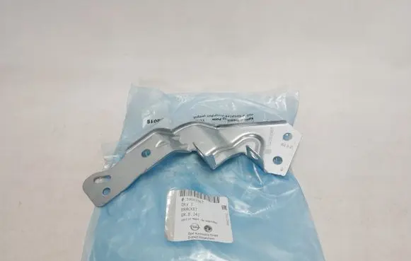 Opel Insignia B Fender mounting bracket 39063367