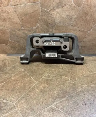 Engine mount bracket