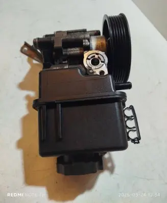Mercedes-Benz E W212 Power steering pump 7693900514 A0061504701