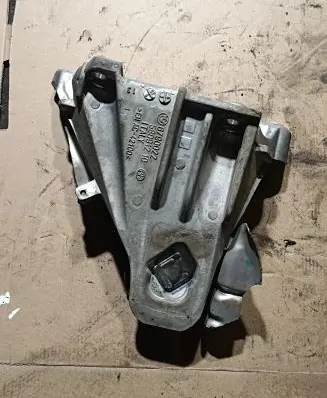 BMW X5 E70 Engine mounting bracket 6790022 58091210
