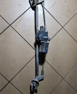 Toyota Land Cruiser (J120) Front wiper linkage and motor