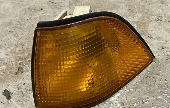 BMW 3 E36 Front indicator light 63138353283