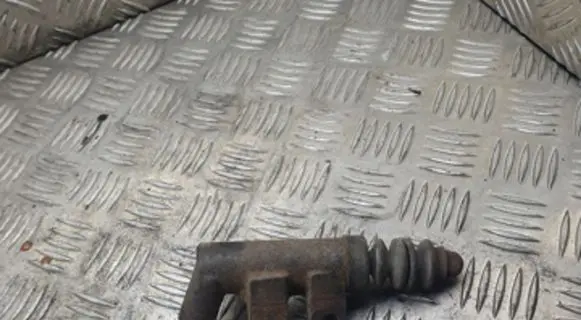 Mazda MPV Clutch slave cylinder 