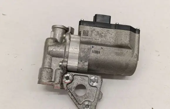 Ford Kuga III Oil pump LX687P086AB