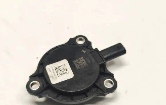 Mercedes-Benz C AMG W205 Camshaft speed sensor a2761560790