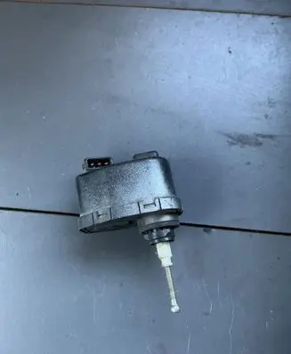 Audi A6 S6 C4 4A Headlight level adjustment motor 00437545