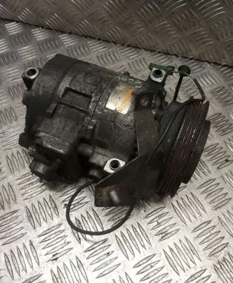 Volkswagen PASSAT B5 Air conditioning (A/C) compressor (pump) 8D0260800 447220835