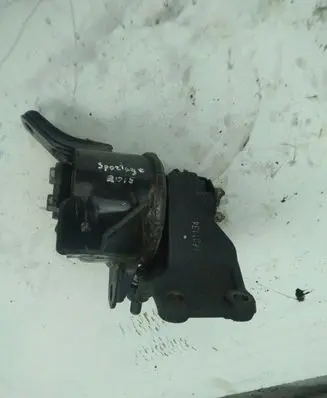KIA Sportage Engine mount bracket 218302S501