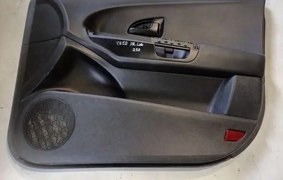 KIA Ceed Front door card panel trim 823201H000