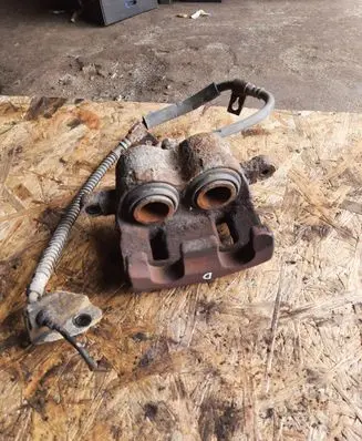 KIA Sorento Front brake caliper