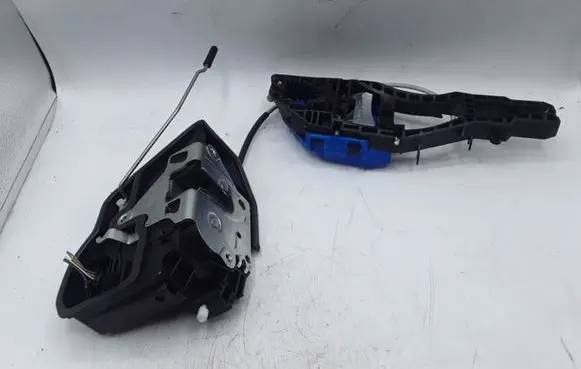 BMW 1 F20 F21 Rear door lock 7202148 A053702