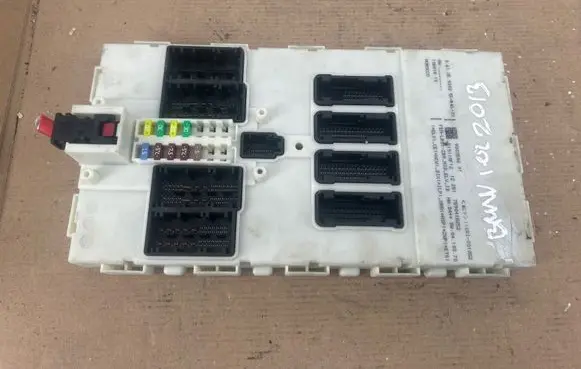 BMW 1 F20 F21 Fuse module 9303546 7590418252 51911AF12