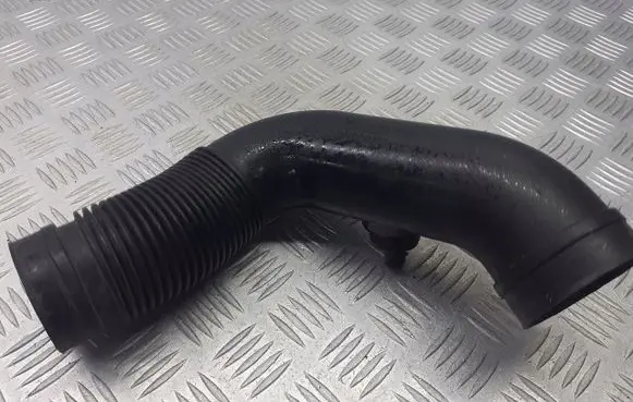 Opel Astra H Air intake duct part 55559325