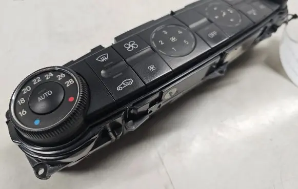 Mercedes-Benz E W211 Climate control unit 2118300490