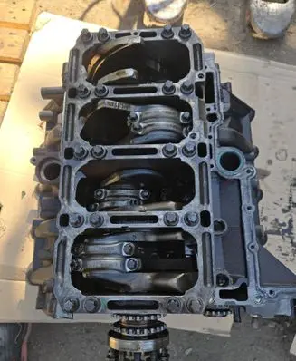 Volkswagen Touareg II Engine block 057023G