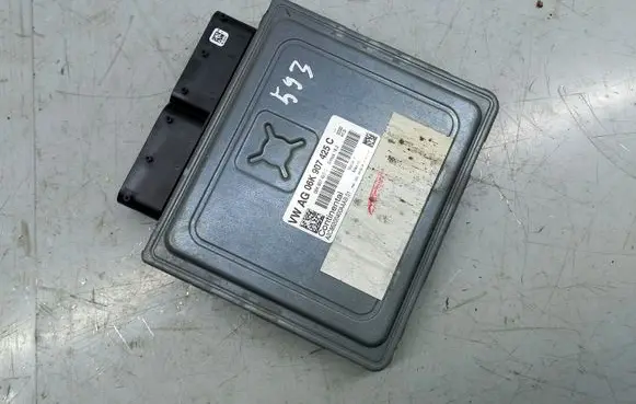 Volkswagen Jetta VI Engine control unit/module 06K907425C