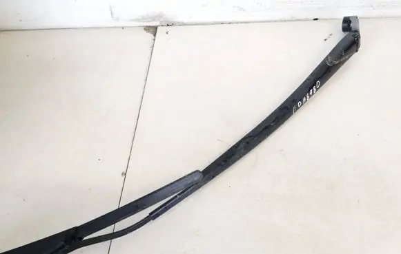 Toyota RAV 4 (XA30) Front wiper blade arm