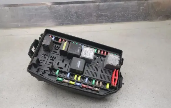 Jaguar X-Type Fuse module 4X4314A073BD